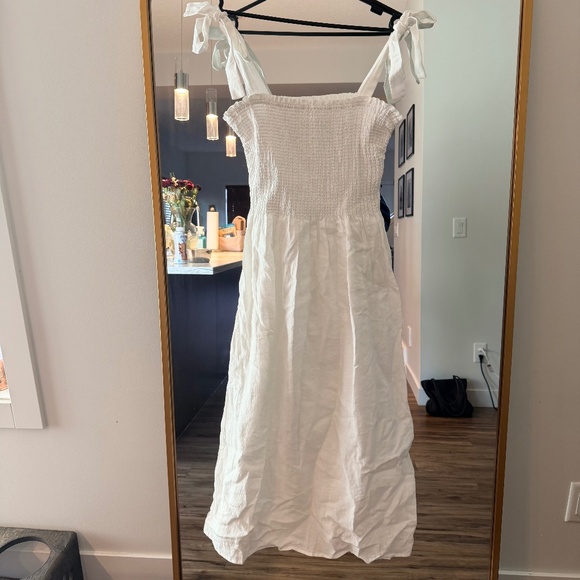 Aritzia “Golden Hour Linen Dress” – White, Size Medium - Picture 2 of 3